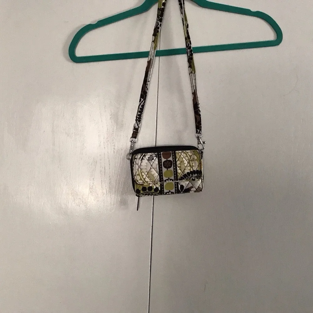 Vera Bradley Smartphone Wristlet Cocoa Moss‎ Pattern